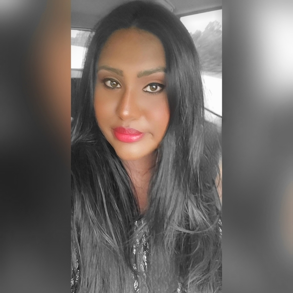 Meet your Posher, Leah - Picture 2 of 3